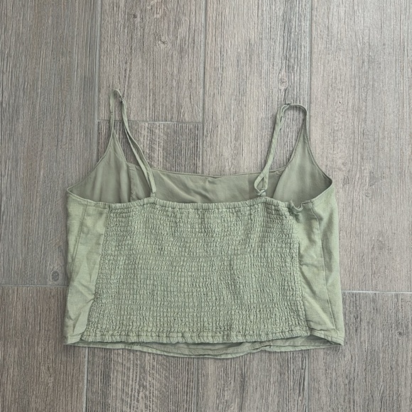 super cute size L sage green linen crop top from Abercrombie and Fitch - Picture 3 of 3